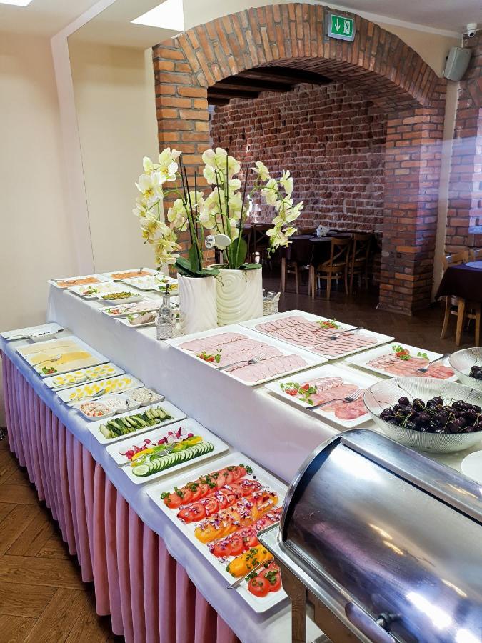 Hotel Przedzamcze Dzialdowo Bagian luar foto